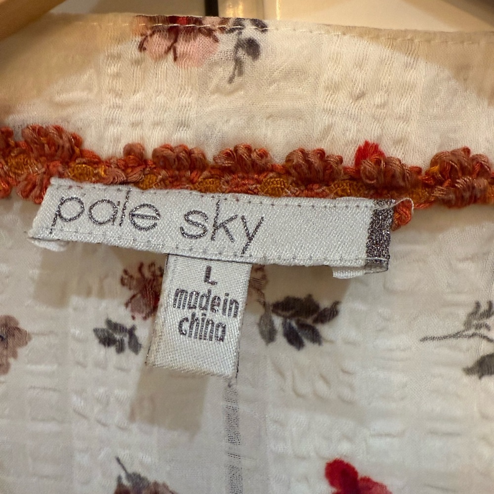 Pale Sky Floral Women's Top Size Large - Picture 5 of 6